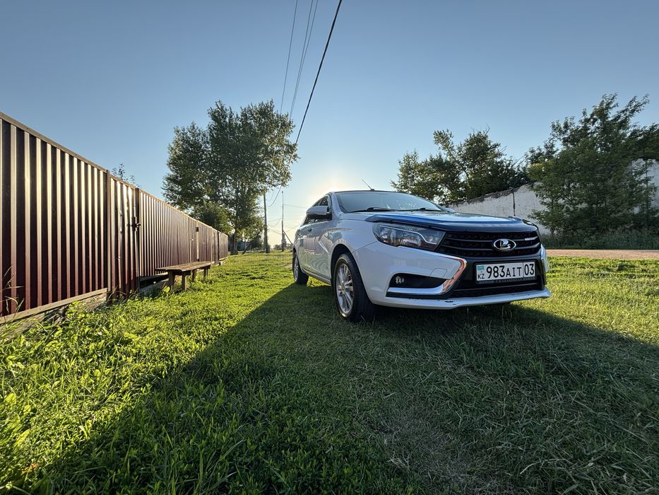 Продам Весту 2019 г.