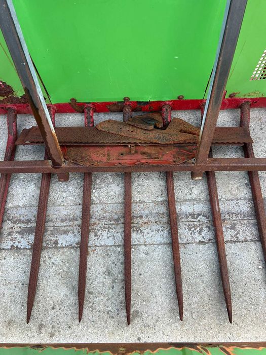 Резач за силаж Strautmann HQ – Обем 2,5 m³, с повдигач