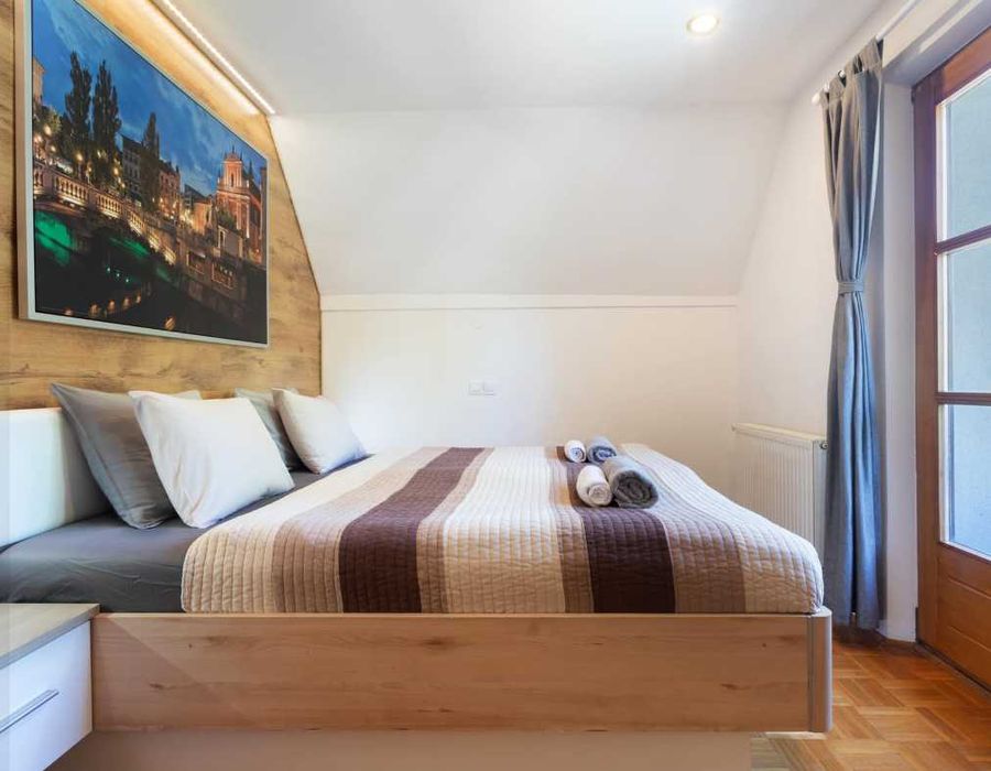 Дава се под наем Двустаен апартамент в Пловдив, Остромила - 79 кв.м за 357 € - Снимка #1