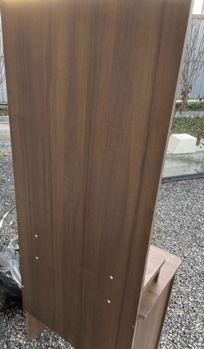 Трюмо с целым зеркалом.