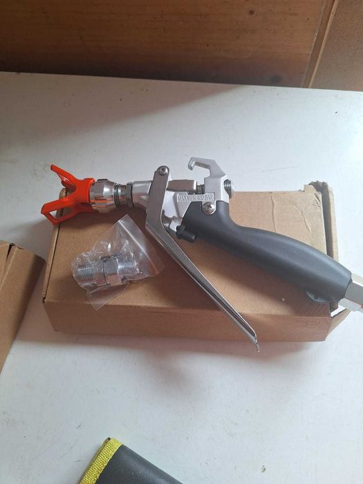 Pistol airless pentru glet