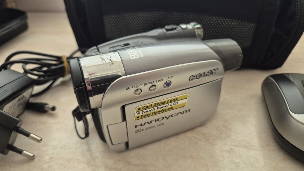 Sony MiniDV DCR-HC24E (Defect mecanic casetă) + Geantă Samsonite
