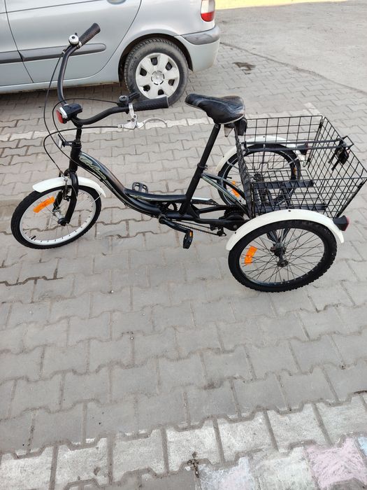 Bicicleta cu trei roti Tricicleta