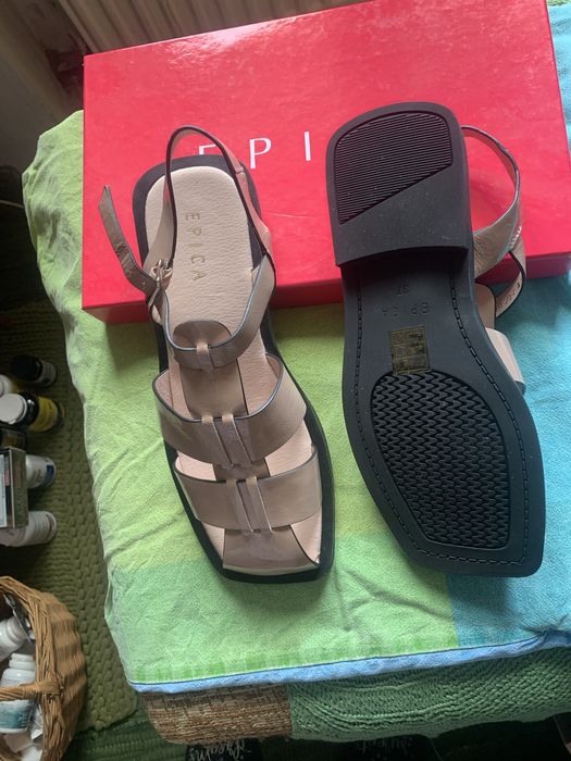 Vand sandale Epica noi in cutie, nr 37 din piele lacuita