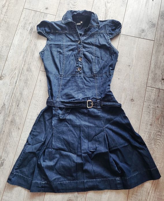 Различни модели рокли размер М