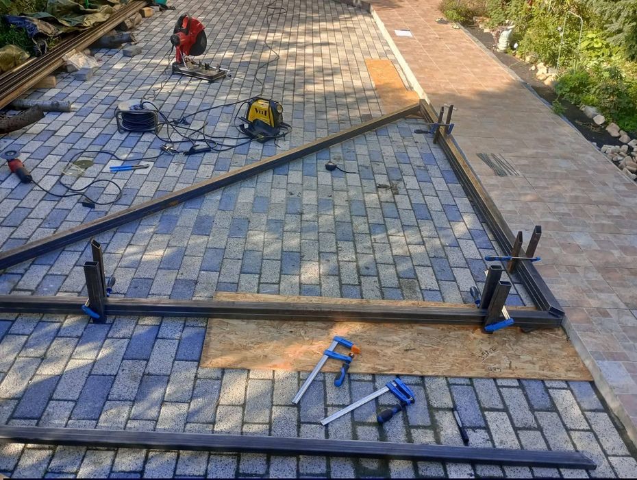 Confecții metalice, Garduri,Porți,Balustrade,Grătare,Sudor,Lăcătuș.