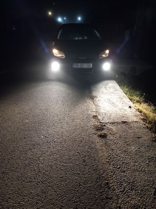 Vând sau schimb ford focus