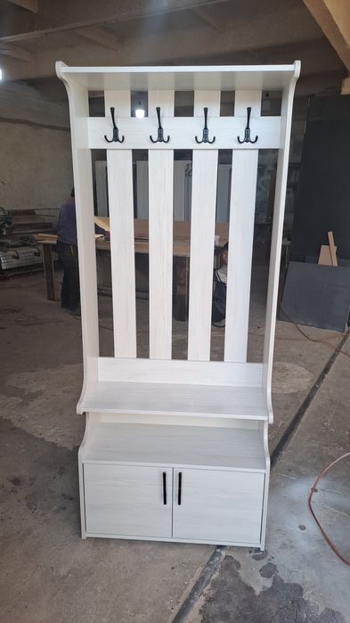 Продаётся Прихожка размер высота 1м90см  ширина 80см глубина 32см