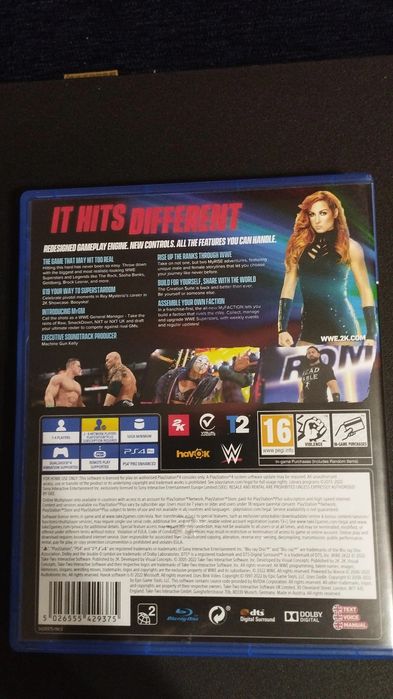 WWE 2K22   (PS4)