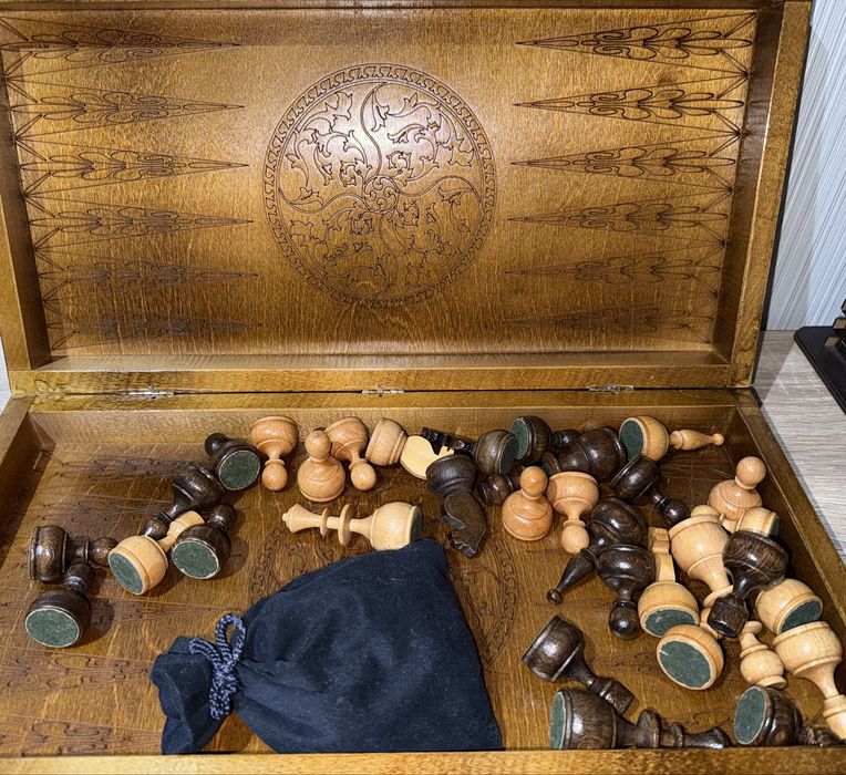 дървен комплект за шах и табла с ръчна изработка