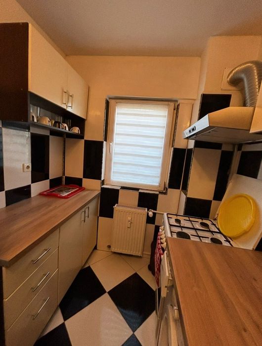 Închiriez garsoniera