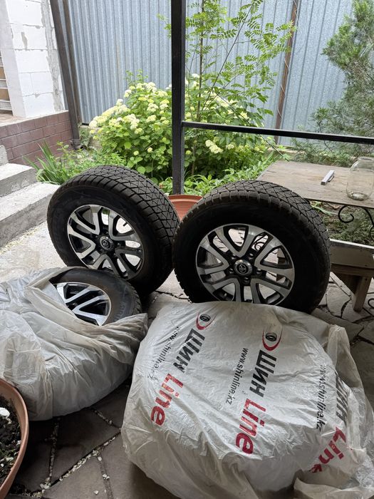 Bridgestone 285/60/18r