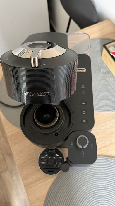Espressor Nespresso DeLonghi Vertuo Lattissima  1500 W, 1.5L