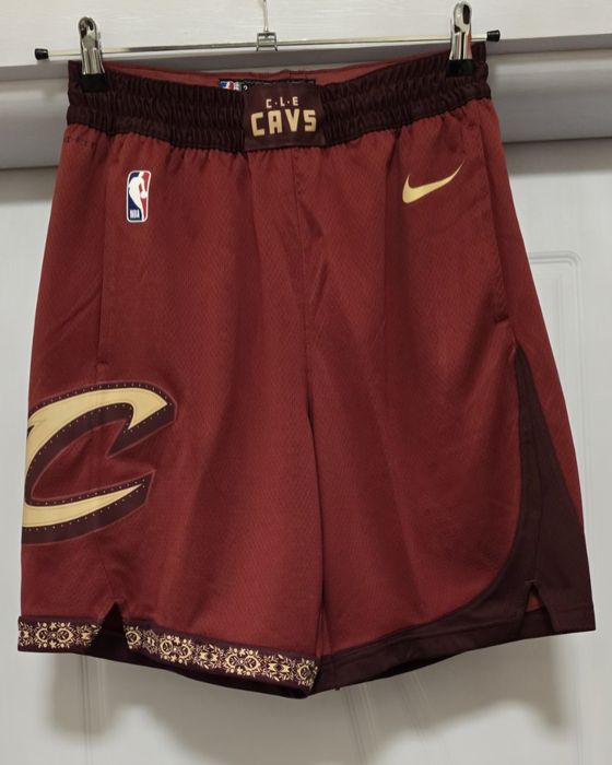 Нови.Шорти  оригинални  на Кливланд Кавалиърс (Cleveland Cavaliers), произведени от Nike.