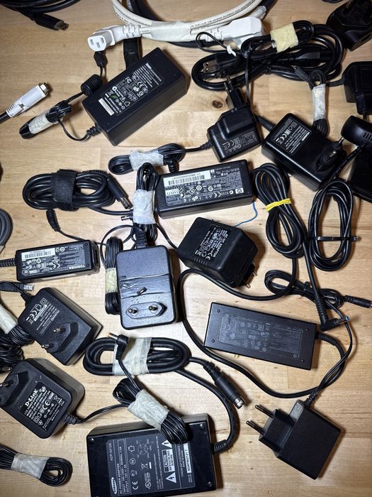 Cabluri alimentare, HDMI, Displayport, încarcatoare de mai multe tipur