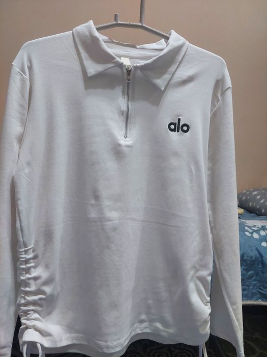 Продам белую кофту