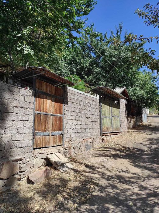 «Строили для себя у подножия гор Янгиабад — продаём срочно!»