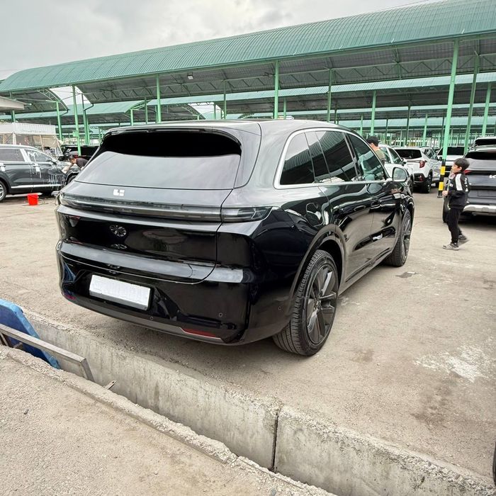 Продаётся автомобиль LIXIANG L6 MAX FULL