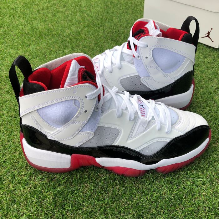 Jordan Jumpman Two Trey White Gym Red 40,42.5,45,45.5 Craiova • OLX.ro