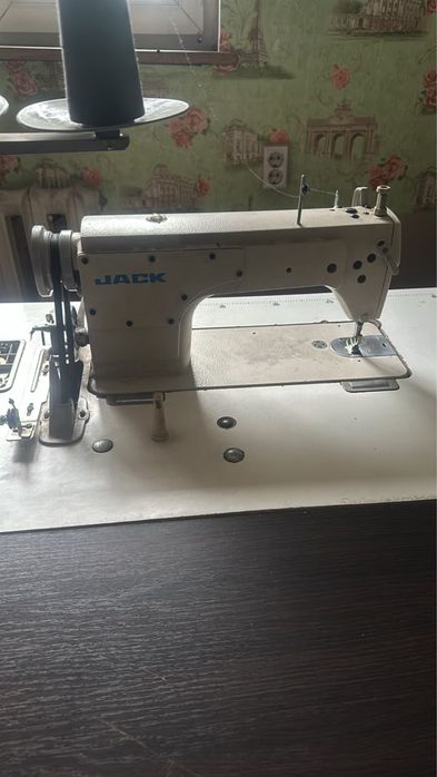 Швейная машина продам