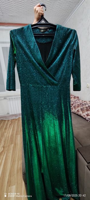 Продам платья. Каждую за 5000