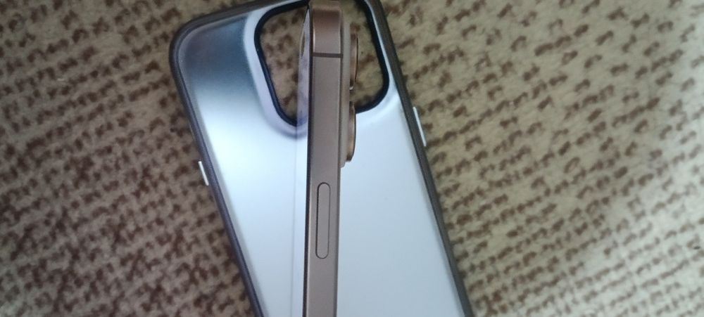 Aeфон 16 Про в идеальном состоянии.