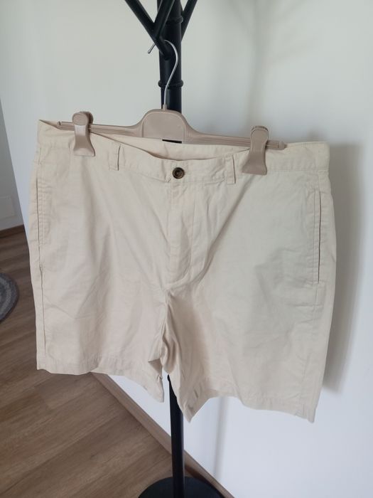 Vând pantaloni scurți pt bărbați