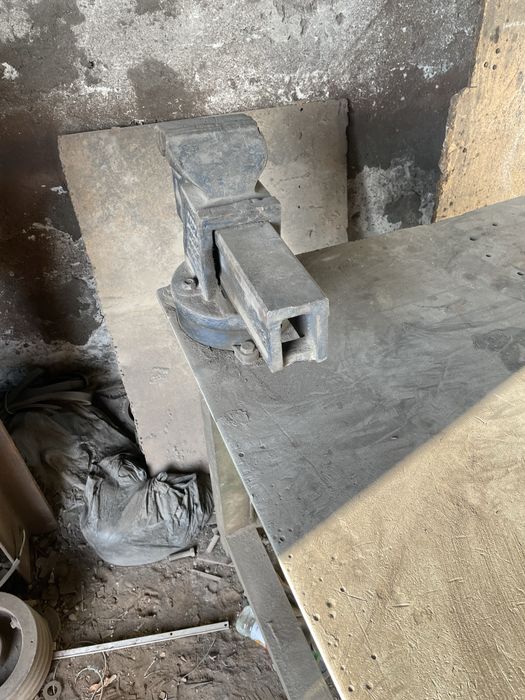 Продается металлический стол