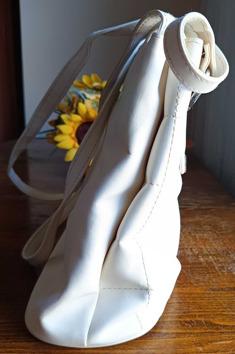 Дамска бяла чанта