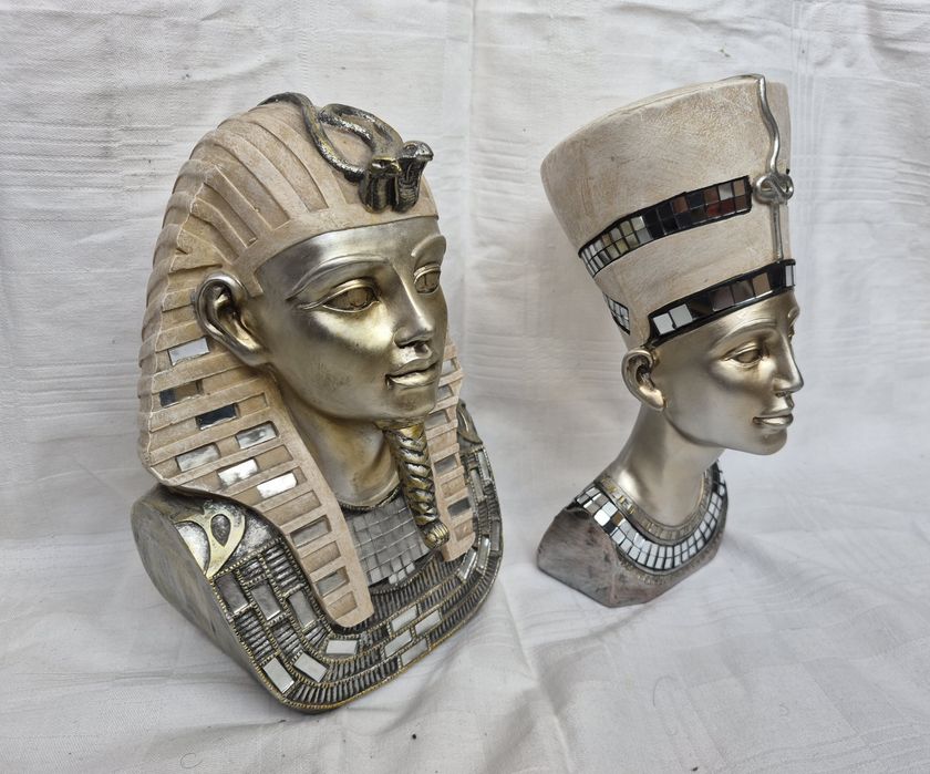 Figurine egiptene bust Tutankhamun si bust Nefertiti din rășină acrilică, Colecția Leonardo.