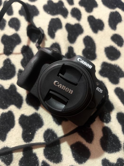 Aparat canon eos r100