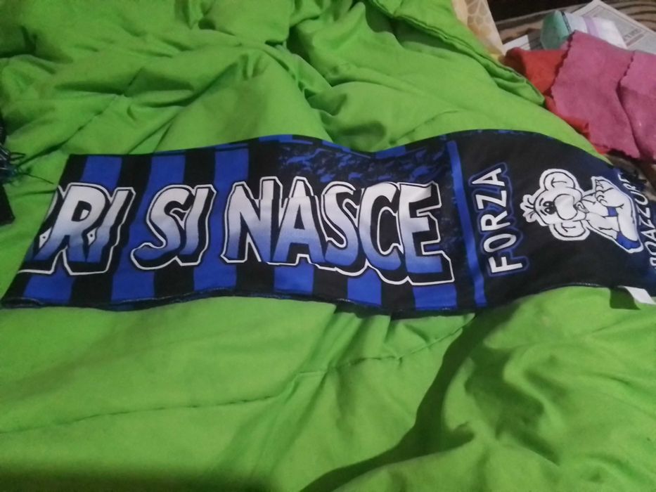 Продавам Футболни шалове!