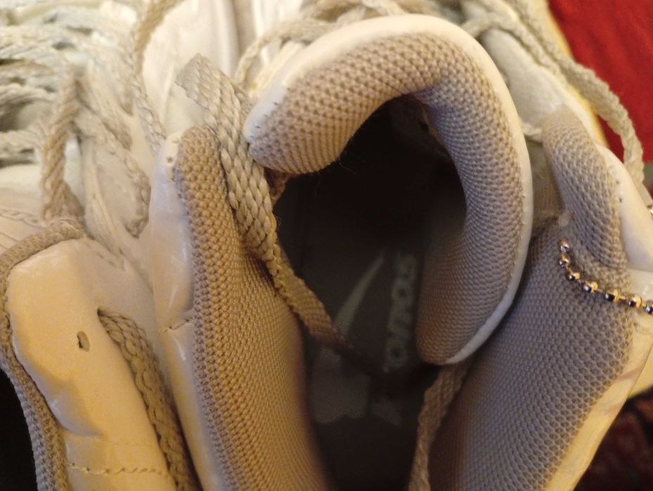 Дамаски бели кецове ,Kronos