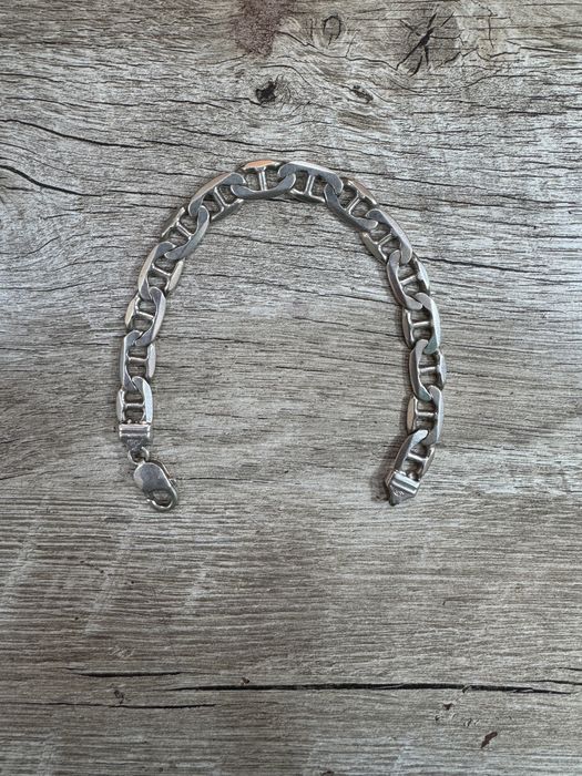 Браслет 24грам сотилади.