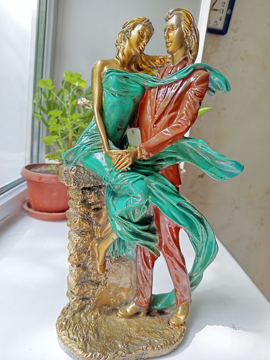 Статуэтка СССР  влюбленная пара