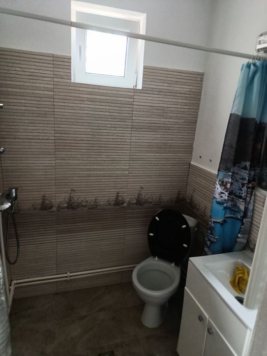 Vând apartament cu doua camere situat pe strada Oituz  posibil si ca sediu firmă