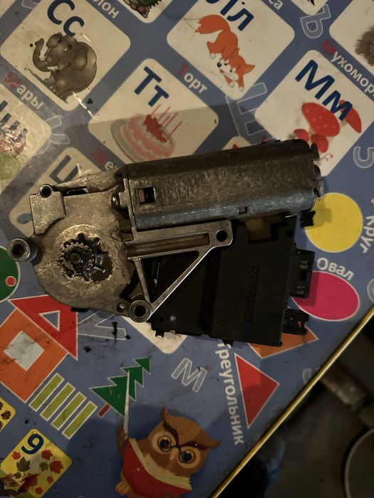 Продам,моторчик люка