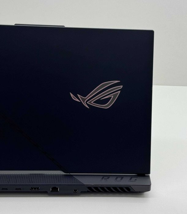Asus ROG Strix Scar 17 — Ryzen 9 7945HX / RTX 4090 16GB / DDR5 32GB /
