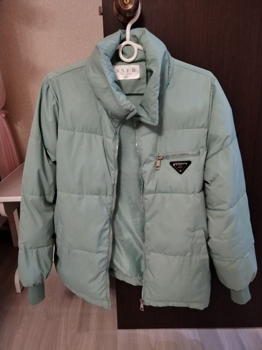 Женская куртка, размер M