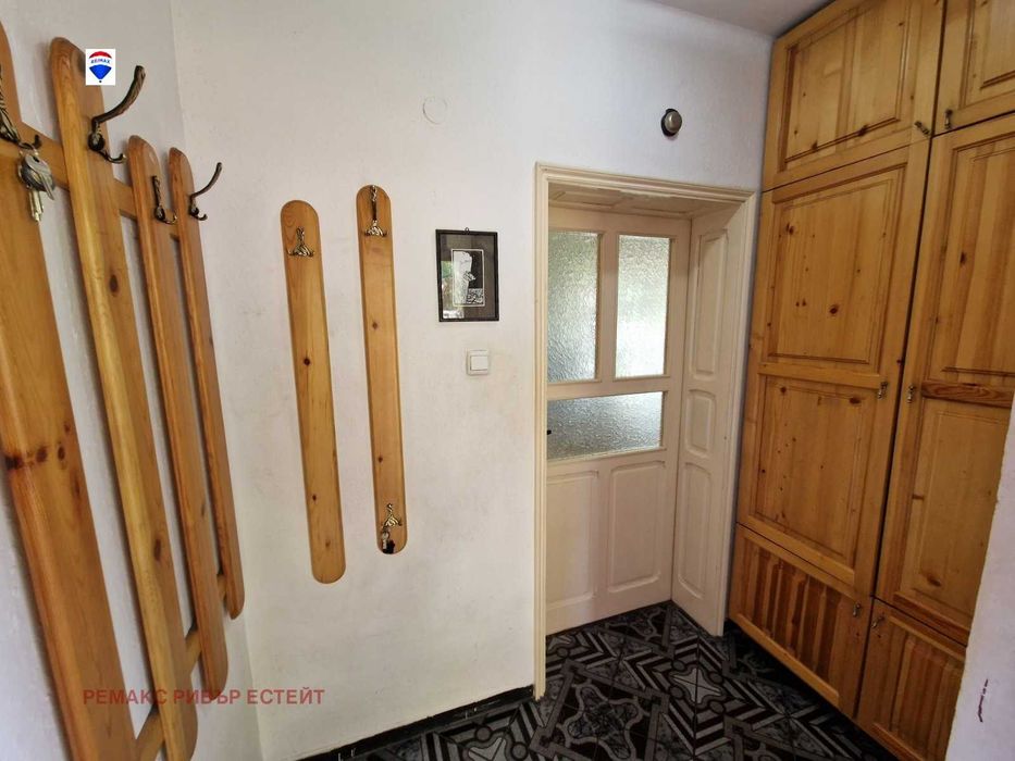 Тристаен апартамент с паркомясто и Ателие за продажба кв. Хъшове