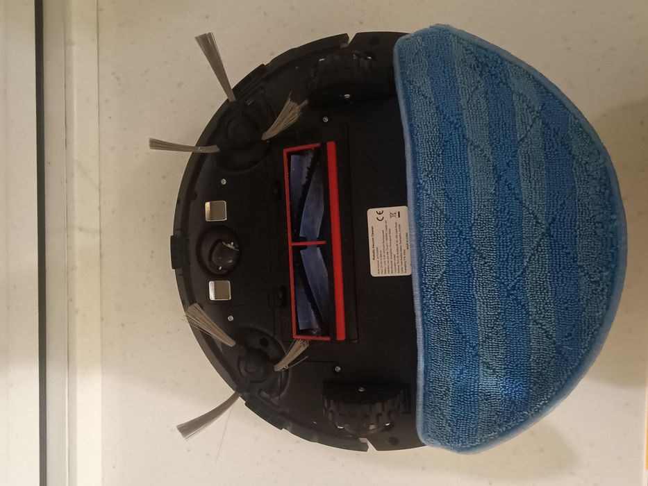 Робот пылесос  в  хорошем состоянии