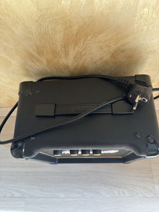 Продам комбоусилитель Marchall MG10.