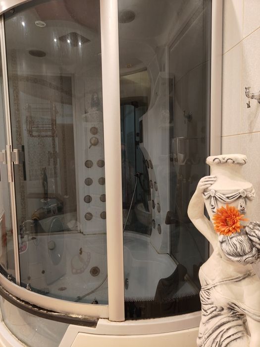 Продам  душевую кабину