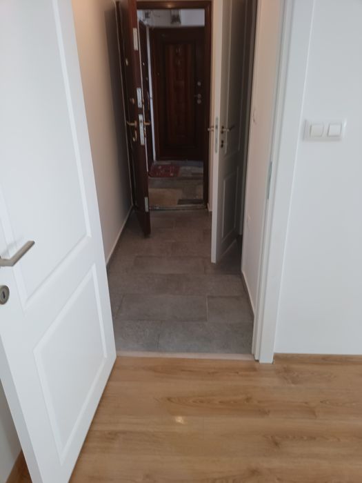 Vând apartament,2 camere , semidecomandat 30mp ,zona Dealurilor Florilor,parter inalt, 52500€ negociabil