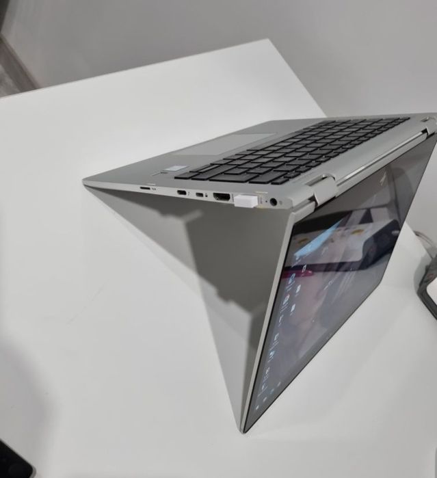 Laptop hp 2 în 1 - se face tableta, cu touchscreen