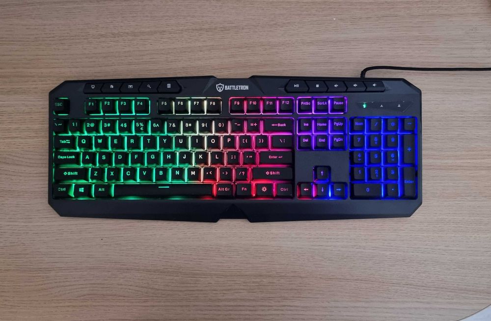 Tastatura PC Gaming LED RGB Battletron - Anti Ghosting, Taste multimedia, Palmrest
