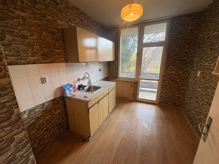 Тристаен Тухлен Апартамент , 2ри етаж , гр. Търговище Център