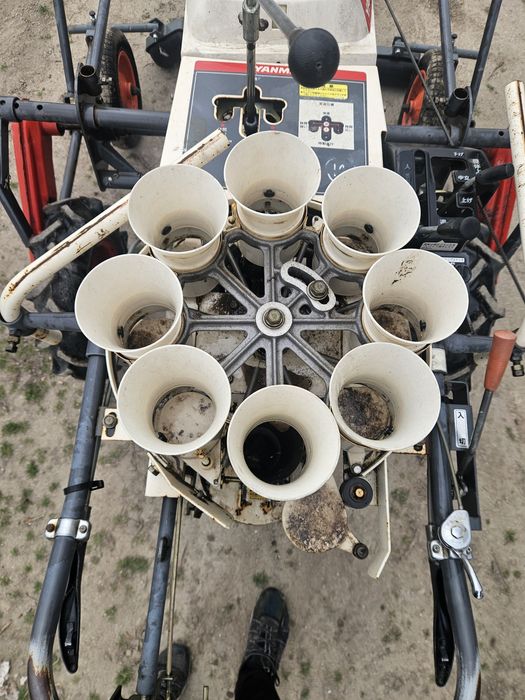 Самоходна разсадопосадъчна машина Yanmar Pl400