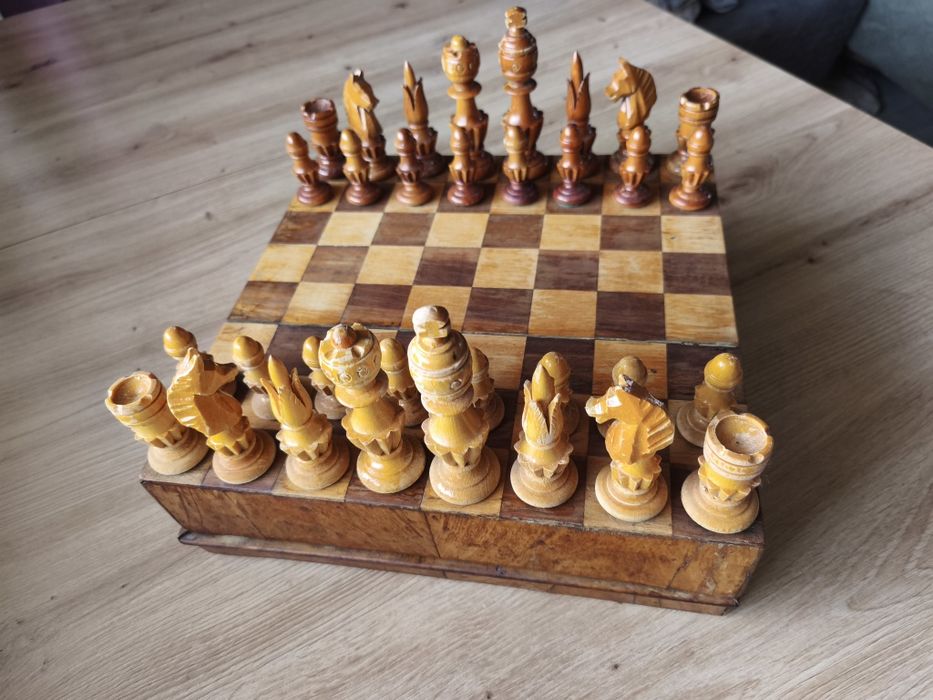 Античен масивен шах дърво ръчна изработка  от средата на 40те години