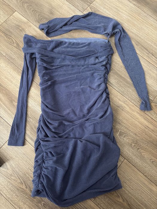 Синя рокля по тялото